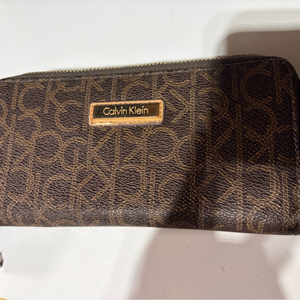 Calvin Klein zip around wallet